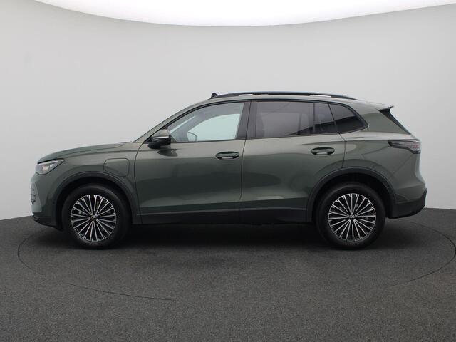 Volkswagen TIGUAN 1.5 eHybrid Life Edition 204PK DSG Panoramadak, Trekhaak, 360gr. Camera, Zwarte hemelbekleding, 18" LM Velgen, Navi via Apple Carplay/Android Auto, Keyless, Elektr. Achterklep, Side Assist