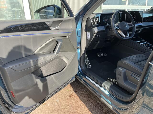 Volkswagen TIGUAN 2.0 TDI R-Line Stoelverwarming Massage Apple carplay Virtueel display Achterruitrij camera Navigatiesysteem