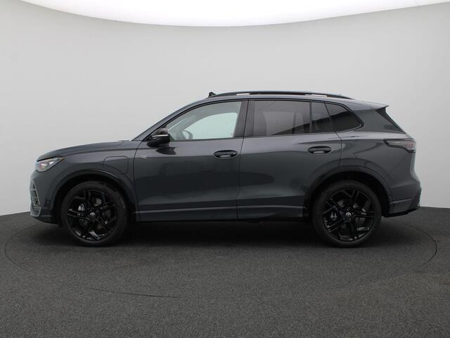 Volkswagen TIGUAN 1.5 eHybrid R-Line Edition 272PK DSG Pano-Schuifdak, Black Style, Trekhaak, 20" LM Velgen, Head-Up Display, Matrix LED-Verlichting, 360gr. Camera, Navi, Elektr. Achterklep