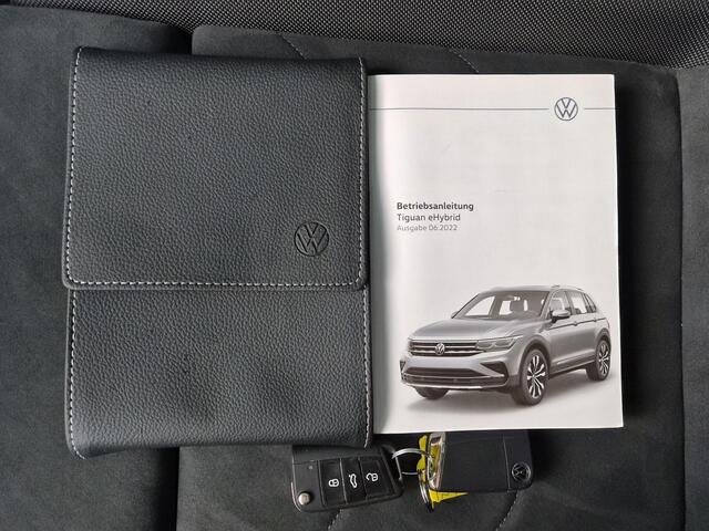 Volkswagen TIGUAN 1.4 TSI eHybrid R-Line Business+ / Elektrische trekhaak / Trekgewicht 1.800 kg / Rondomzicht camera / Stuur- & Stoelverwarming / Elektrische achterklep / Voorstoelen met massage functie / Draadloze telefoon lader /