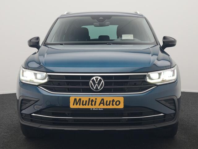 Volkswagen TIGUAN 1.4 TSI eHybrid Active PHEV 245pk Dealer O.H. | Trekhaak Af Fabriek | Adaptive Cruise | Head Up | IQ Light | Keyless | Blis | Sportstoelen & Stuur Verwarmd | Sfeerverlichting | Apple Carplay | Navigate | DAB | 19"L.M | Plug In Hybrid |