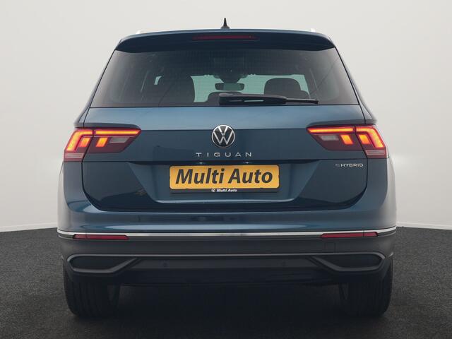 Volkswagen TIGUAN 1.4 TSI eHybrid Active PHEV 245pk Dealer O.H. | Trekhaak Af Fabriek | Adaptive Cruise | Head Up | IQ Light | Keyless | Blis | Sportstoelen & Stuur Verwarmd | Sfeerverlichting | Apple Carplay | Navigate | DAB | 19"L.M | Plug In Hybrid |
