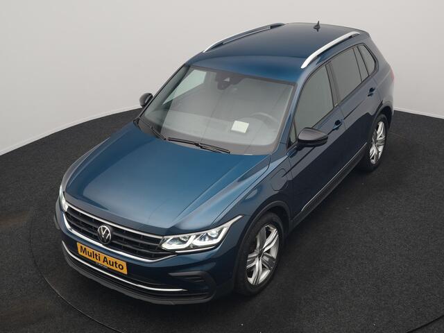 Volkswagen TIGUAN 1.4 TSI eHybrid Active PHEV 245pk Dealer O.H. | Trekhaak Af Fabriek | Adaptive Cruise | Head Up | IQ Light | Keyless | Blis | Sportstoelen & Stuur Verwarmd | Sfeerverlichting | Apple Carplay | Navigate | DAB | 19"L.M | Plug In Hybrid |