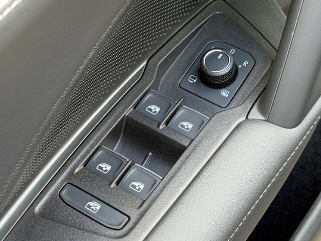 Volkswagen TIGUAN 1.5 eHybrid Elegance 204pk | Trekhaak | Camera | Head-up | All-season | Dode hoek | Elek. klep | incl. verlengde garantie