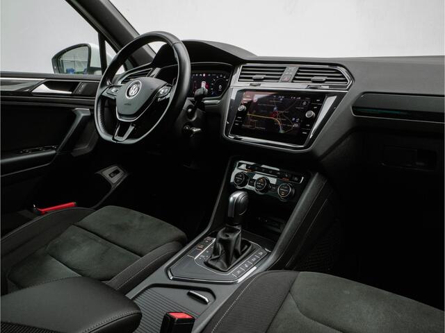 Volkswagen TIGUAN 1.5 TSI Aut. Highline Business R Trekhaak/ Panoramadak/ Virtual dash/ 360 camera/ Stoelverwarming