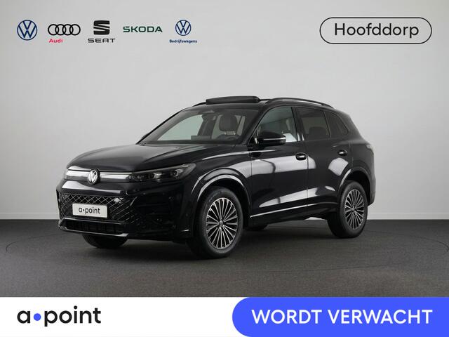 Volkswagen TIGUAN 1.5 eHybrid R-Line Edition 272 pk Automaat (DSG) | Verlengde garantie | Navigatie | Panoramadak | Trekhaak (wegklapbaar) | Parkeersensoren (Park assist) | Rondomzicht camera | Lederen bekleding | Stoelverwarming/ventilatie |
