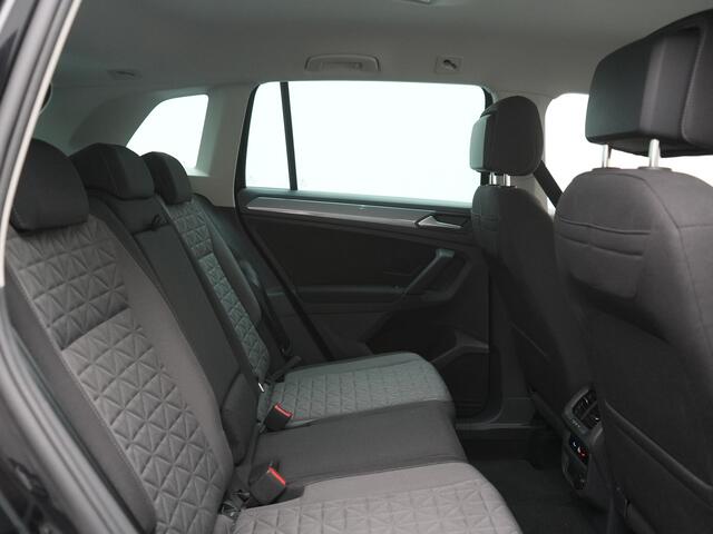 Volkswagen TIGUAN 1.4 TSI eHybrid Life PHEV 245pk Dealer O.H. | Adaptive Cruise | 360 Camera | Stoelen & Stuur Verwarmd | Apple Carplay | Keyless | Blis | Navigatie | DAB | Virtual | Plug In Hybrid |