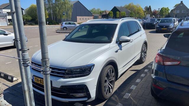 Volkswagen TIGUAN 2.0 TSI 4Motion Highline NL auto 1e eigenaar door ons geleverd en onderhouden DYNaudio R Line in en exterieur 20" Suzuka panoramadak discover pro navigatie LED Plus adaptief keyless entry elektrische achterklep spiegel pakket winterpakket verwarmbare voor