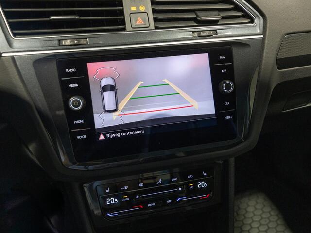 Volkswagen TIGUAN 1.5 TSI Sport Urban / 150pk / Trekhaak / Achteruitrij camera / Harman Kardon / Head-Up display /