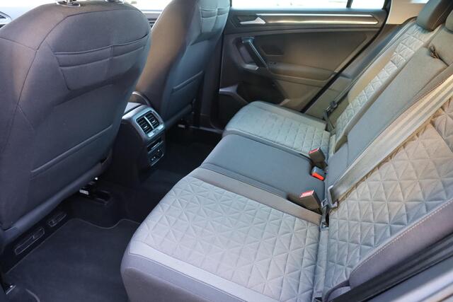 Volkswagen TIGUAN 1.4 eHybrid Life Edition TREKHAAK-ELEK. CAMERA STUUR/STOELVERWARMING ELEK.LAADKLEP SFEERVERLICHTING CARPLAY NAVI DAB ENZ!