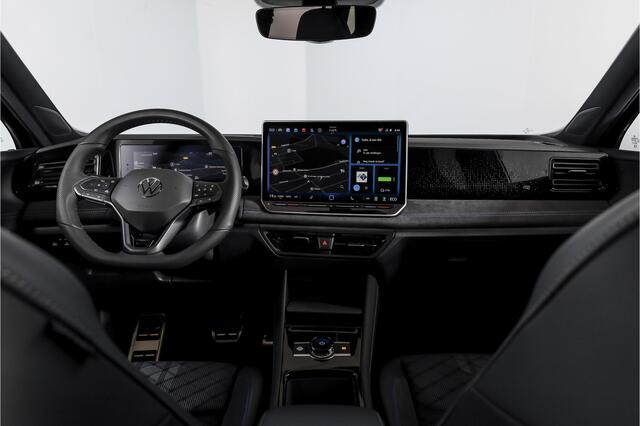 Volkswagen TIGUAN 1.5 eHybrid R-Line Edition 272 PK | Black Style | 15 inch Navi | Elek. Trekhaak | IQ Light | S/K-Panodak | Dig. Cockpit | Adapt. Cruise | Stoel-+Stuurverw. | 360 Camera | NAV + App. Connect | ECC | Elek. Klep | LM 20" | 3819
