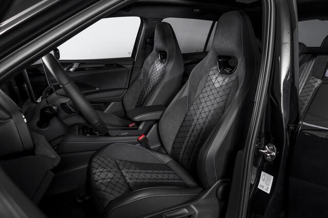 Volkswagen TIGUAN 1.5 eHybrid R-Line Edition 272 PK | Black Style | 15 inch Navi | Elek. Trekhaak | IQ Light | S/K-Panodak | Dig. Cockpit | Adapt. Cruise | Stoel-+Stuurverw. | 360 Camera | NAV + App. Connect | ECC | Elek. Klep | LM 20" | 3819