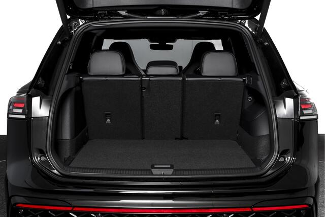 Volkswagen TIGUAN 1.5 eHybrid R-Line Edition 272 PK | Black Style | 15 inch Navi | Elek. Trekhaak | IQ Light | S/K-Panodak | Dig. Cockpit | Adapt. Cruise | Stoel-+Stuurverw. | 360 Camera | NAV + App. Connect | ECC | Elek. Klep | LM 20" | 3819