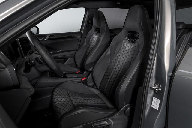 Volkswagen TIGUAN 1.5 eHybrid R-Line Edition 272 PK | Black Style | 15 inch Navi | Elek. Trekhaak | IQ Light | S/K-Panodak | Dig. Cockpit | Adapt. Cruise | Stoel-+Stuurverw. | 360 Camera | NAV + App. Connect | ECC | Elek. Klep | LM 20" | 4296