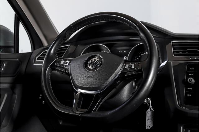 Volkswagen TIGUAN 2.0 TSI 4Motion Highline Business R 180 PK | R-Line | Elek. Trekhaak | Adapt. Cruise | Stoel-+Bankverw. | PDC | Camera | NAV + App. Connect | ECC | Elek. Klep | LM 19" |