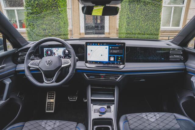 Volkswagen TIGUAN 1.5 eHybrid R-Line Edition PANO | 360 CAM | MASSAGE | CARPLAY | KUIPSTOELEN