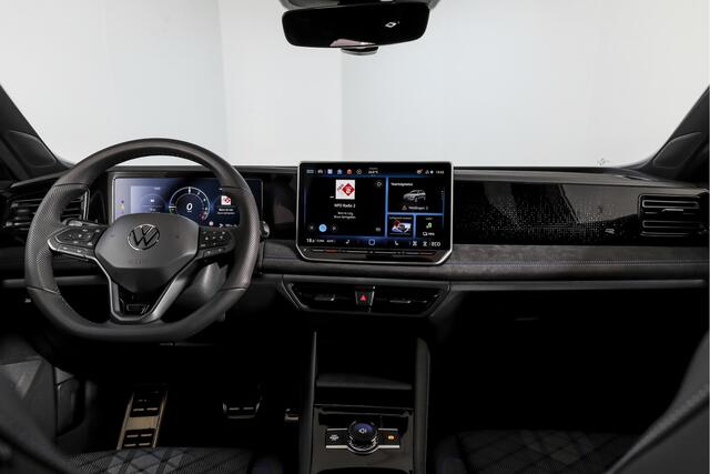 Volkswagen TIGUAN 1.5 eHybrid 272 PK R-Line | Black Style | S/K-panodak | Adapt. Cruise | Stoel-+stuurverw. | App. Connect | Camera | LM 19" | 3707
