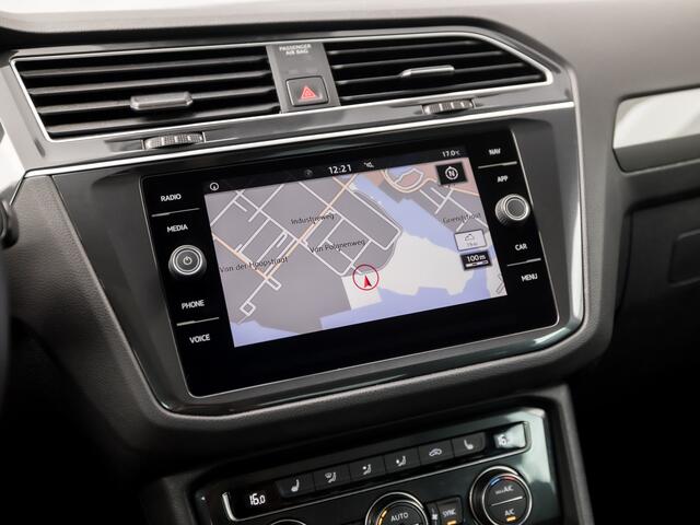 Volkswagen TIGUAN 1.5 TSI Highline Sport 150Pk Automaat (PANORAMADAK, GROOT NAVI, CLIMATE, STOELVERWARMING, SPORTSTOELEN, PARKEERSENSOREN, ADAPTIVE CRUISE, NIEUWSTAAT)