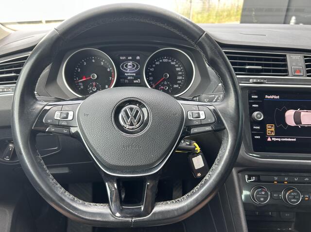 Volkswagen TIGUAN 1.4 TSI Comfortline 125PK | NL AUTO | Onderhoudshistorie | NAP | 2 Sleutels | Cruise Control | Climate Control | Parkeersensoren | Navigatie | Armsteun |
