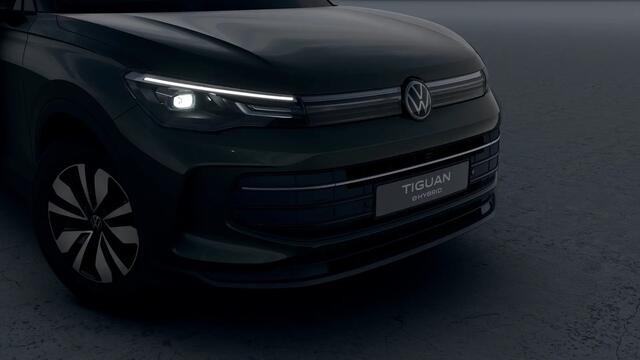 Volkswagen TIGUAN Limited Edition | 30,5 cm display met 2D en 3D weergave | Automatische afstandsregeling (Adaptive Cruise Control) | Diefstalalarm