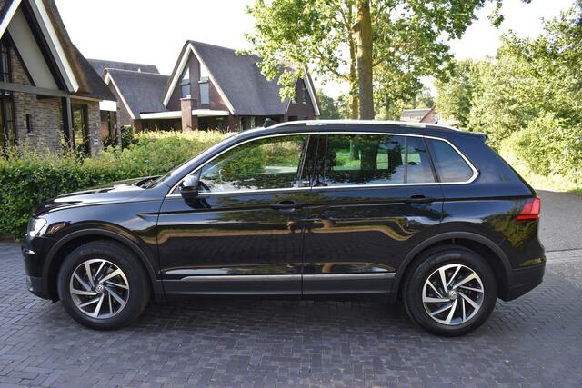 Volkswagen TIGUAN 1.4 TSI Comfortline PANO, TREKH, NIEUWST!