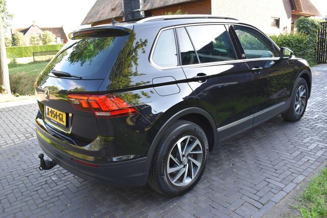 Volkswagen TIGUAN 1.4 TSI Comfortline PANO, TREKH, NIEUWST!