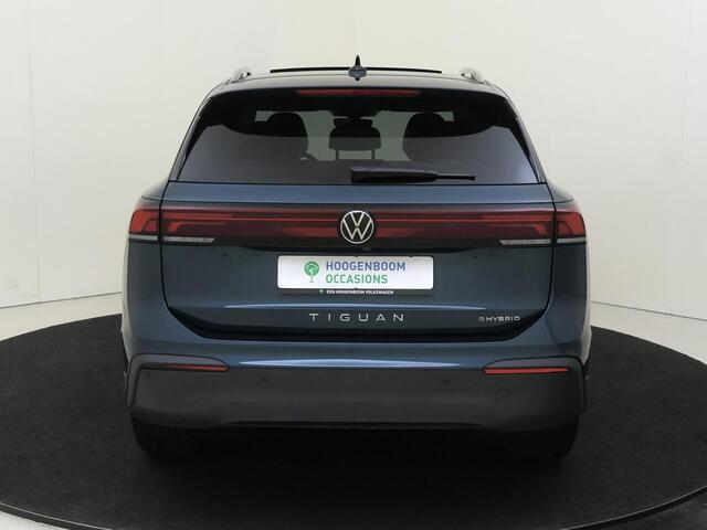 Volkswagen TIGUAN 1.5 eHybrid Life | SoH 98% | Panoramadak | Trekhaak | 360 camera | Adaptieve demping | Parkeerassistent | Dodehoek detectie | Stoel- en stuurwielverwarming |