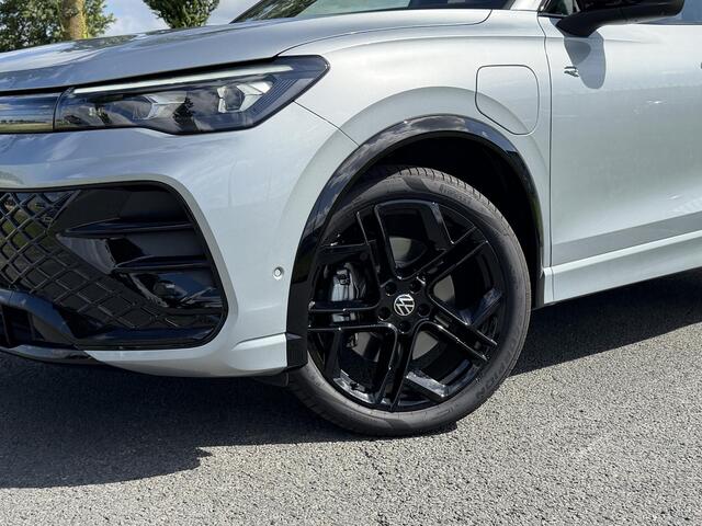 Volkswagen TIGUAN 1.5 eHybrid R-Line Edition | Matrix LED | Panoramadak | 360 camera | Trekhaak | Lederen bekleding | Apple Carplay/Android Auto | Memory stoelen |
