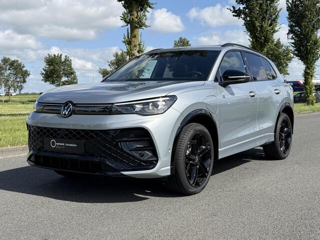 Volkswagen TIGUAN 1.5 eHybrid R-Line Edition | Matrix LED | Panoramadak | 360 camera | Trekhaak | Lederen bekleding | Apple Carplay/Android Auto | Memory stoelen |