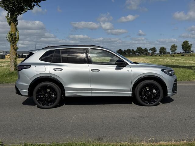 Volkswagen TIGUAN 1.5 eHybrid R-Line Edition | Matrix LED | Panoramadak | 360 camera | Trekhaak | Lederen bekleding | Apple Carplay/Android Auto | Memory stoelen |