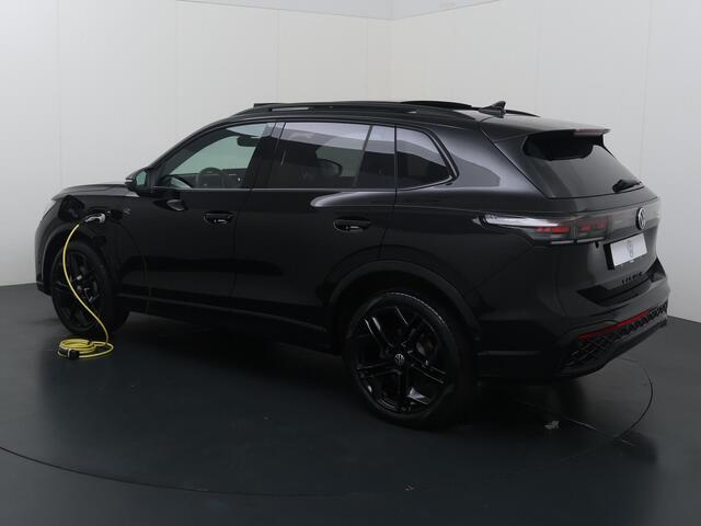 Volkswagen TIGUAN 1.5 eHybrid R-Line Edition | SoH 100% | Trekhaak wegklapbaar | Adaptive Cruise Control | Panoramadak | 360 graden camera | Head-up Display | Massagestoelen |