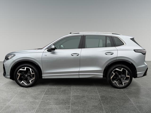 Volkswagen TIGUAN 1.5 150pk eTSI R-Line Edition Panoramaschuif-kanteldak | Adaptive Cruise Control | Navigatie 'Discover'