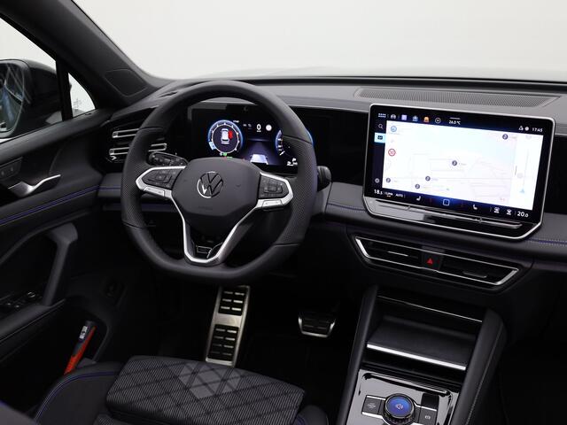 Volkswagen TIGUAN 1.5 eTSI R-Line Business | Trekhaak wegkl. | Panodak | 360 Camera | IQ Light | Elk. A-klep | Prijs Rijklaar!!