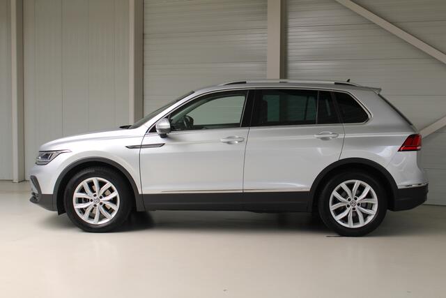Volkswagen TIGUAN 1.5 TSI Life Navigatie | Trekhaak | Parkeercamera | All Season Banden