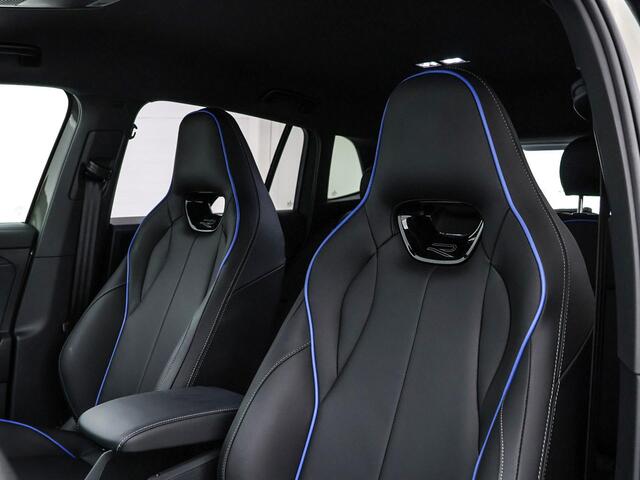 Volkswagen TIGUAN R-Line Edition 1.5 eHybrid 204 PK 6 versn. DSG · Achteruitrijcamera · Rondomzichtcamera · Lederen Bekleding · Draadloze telefoonlader · Black Style Pakket · Trekhaak inklapbaar, met elektrische ontgrendeling, incl. aanhangermanoeuvreerhulp Trailer Assist 