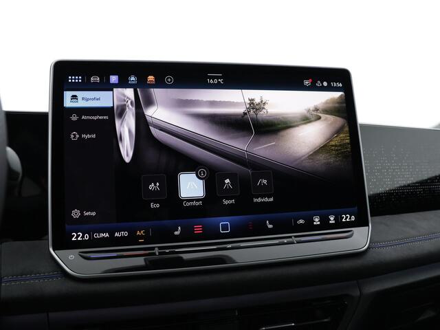 Volkswagen TIGUAN R-Line Edition 1.5 eHybrid 204 PK 6 versn. DSG · Achteruitrijcamera · Rondomzichtcamera · Lederen Bekleding · Draadloze telefoonlader · Black Style Pakket · Trekhaak inklapbaar, met elektrische ontgrendeling, incl. aanhangermanoeuvreerhulp Trailer Assist 