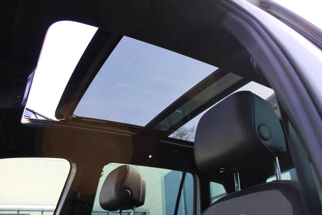 Volkswagen TIGUAN 1.5 TSI R-Line | Panorama | Trekhaak | Matrix LED