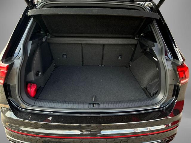 Volkswagen TIGUAN 1.4 TSI 245pk DSG eHybrid R-Line Business · Camera · Stuur- & Stoelverwarming · Dodehoeksensor · Parkeer Assistent · Elek. Achterklep · 19"Velgen ·