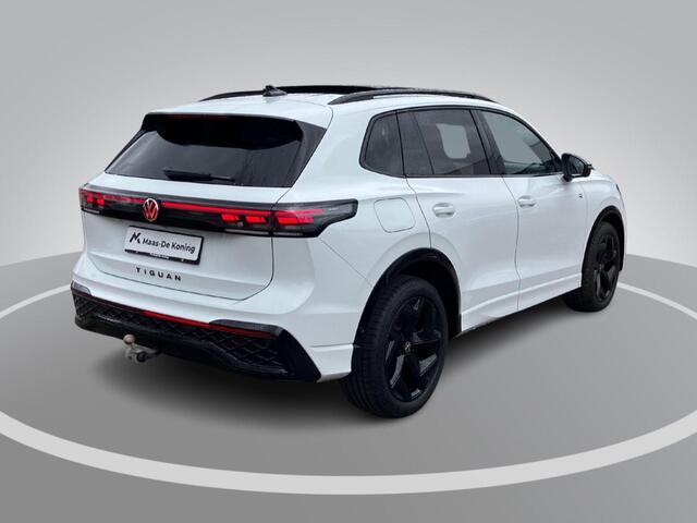 Volkswagen TIGUAN 1.5eTSI/150PK R-Line Blackstyle DSG · Panoramadak · Trekhaak · Apple/Android Car Play · Camera · Garantie t/m 30-09-2030 of 100000km.