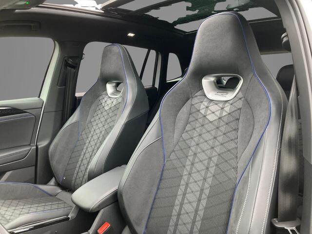 Volkswagen TIGUAN 1.5eTSI/150PK R-Line Blackstyle DSG · Panoramadak · Trekhaak · Apple/Android Car Play · Camera · Garantie t/m 30-09-2030 of 100000km.