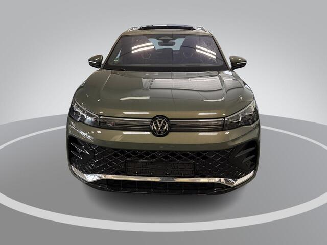 Volkswagen TIGUAN 1.5 eHybrid 272pk DSG R-Line Edition · Panoramadak · 360 Camera · Harman Kardon Audio · Inklap. Trekhaak · Matrix LED · Head-Up Display · Keyless · Garantie t/m 19-11-2030 of 100.000km