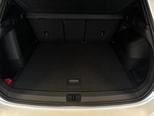 Volkswagen TIGUAN 1.5 eHybrid 272pk DSG R-Line Edition · Panoramadak · Harman Kardon · Wegklapbare Trekhaak · Leder · 360 Camera · Stoelventilatie · Massage · 20'' Inch · Garantie t/m 03-08-2030 of 100.000km
