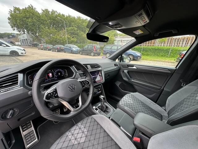Volkswagen TIGUAN 1.5 TSI R-Line Business+ Trekhaak Camera 20'' Black style IQ light