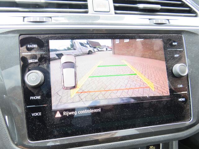 Volkswagen TIGUAN 1.5 TSI 150Pk DSG Highline Bns R-Line * Rijklaarprijs incl. garantie * Pano-Dak * Camera * Led * Electr. A-Klep * Keyless *