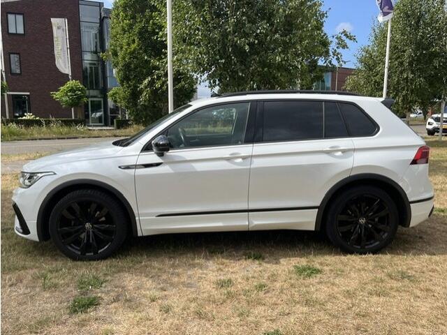Volkswagen TIGUAN 1.5 TSI R-Line Business+ Pano Dak | 19 Inch | Blackstyle | 1e eig. | Stoelverwarm. |