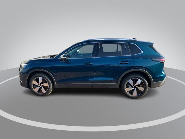 Volkswagen TIGUAN 1.5eTSI 150kW/204PK Elegance DSG · Panoramadak · Trekhaak · 360°Camera + Parkeersensoren · Garantie t/m 06-11-2030 of 100000km.