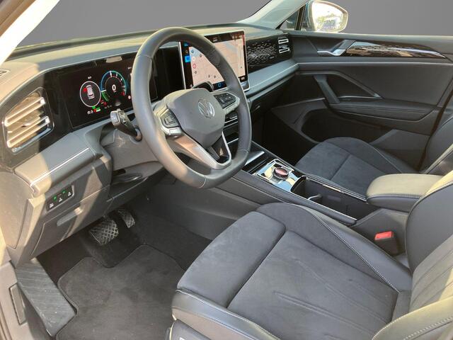 Volkswagen TIGUAN 1.5eTSI 150kW/204PK Elegance DSG · Panoramadak · Trekhaak · 360°Camera + Parkeersensoren · Garantie t/m 06-11-2030 of 100000km.