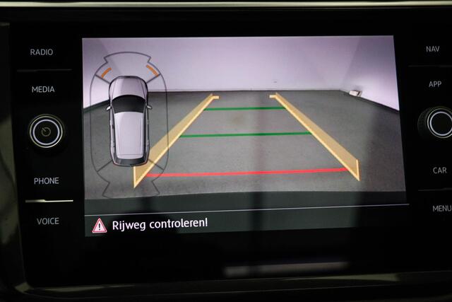 Volkswagen TIGUAN 1.4 TSI Comfortline Business R | PANORAMADAK | MASSAGE | STOELVERWARMING | DAB | CAMERA