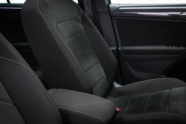 Volkswagen TIGUAN 1.4 TSI Comfortline Business R | PANORAMADAK | MASSAGE | STOELVERWARMING | DAB | CAMERA