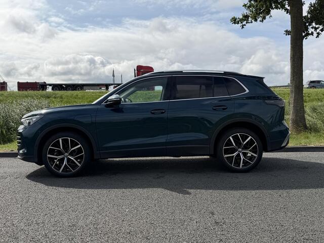 Volkswagen TIGUAN 1.5 TSI eHybrid 150 kW Elegance | Harman/Kardon | Massage stoelen | Trekhaak | Panoramadak | IQ Matrix led | Apple Carplay/Android Auto | 360 camera |